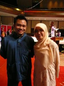 me with my old classmate in tunaz, farhana (bumi kenyalang)..hehe